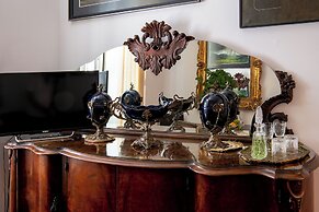 Royal Heritage Apartment in Split Center