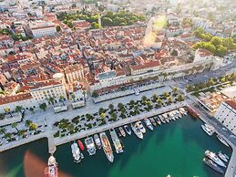 Royal Heritage Apartment in Split Center