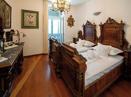 Royal Heritage Apartment in Split Center