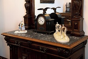 Royal Heritage Apartment in Split Center