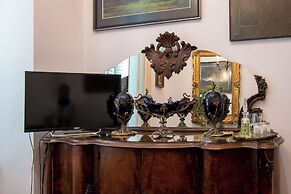 Royal Heritage Apartment in Split Center