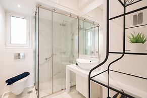 Sophisticated Modern Apt in Athens