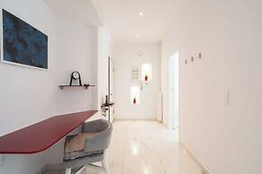 Sophisticated Modern Apt in Athens