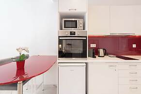 Sophisticated Modern Apt in Athens