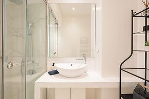 Sophisticated Modern Apt in Athens