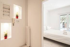 Sophisticated Modern Apt in Athens