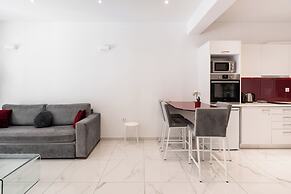 Sophisticated Modern Apt in Athens