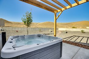 Luxe Living: Grand Junction Home w/ Hot Tub, Views