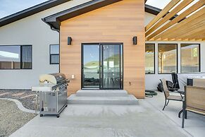 Luxe Living: Grand Junction Home w/ Hot Tub, Views
