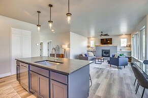 Luxe Living: Grand Junction Home w/ Hot Tub, Views