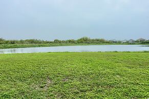 Steps to Bolivar Beach: Home w/ Deck & Grill