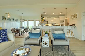 Steps to Bolivar Beach: Home w/ Deck & Grill