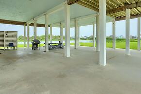 Steps to Bolivar Beach: Home w/ Deck & Grill