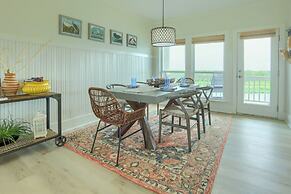 Steps to Bolivar Beach: Home w/ Deck & Grill