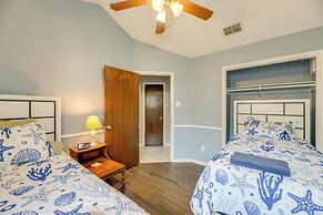 Pet-friendly Corpus Christi Home: 12 Mi to Beach!