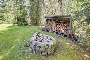Glacier Home w/ Deck - 18 Mi to Mt Baker Ski Area!
