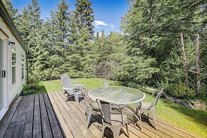 Glacier Home w/ Deck - 18 Mi to Mt Baker Ski Area!