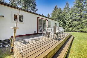Glacier Home w/ Deck - 18 Mi to Mt Baker Ski Area!