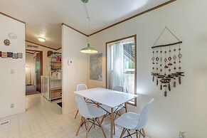 Glacier Home w/ Deck - 18 Mi to Mt Baker Ski Area!