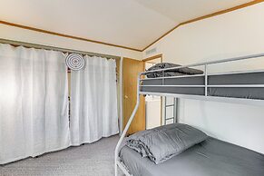 Glacier Home w/ Deck - 18 Mi to Mt Baker Ski Area!