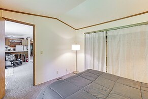 Glacier Home w/ Deck - 18 Mi to Mt Baker Ski Area!