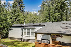 Glacier Home w/ Deck - 18 Mi to Mt Baker Ski Area!