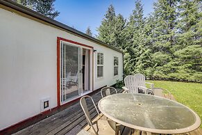 Glacier Home w/ Deck - 18 Mi to Mt Baker Ski Area!