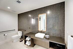 Luxury Austin Condo: Pool Access, Near Downtown!