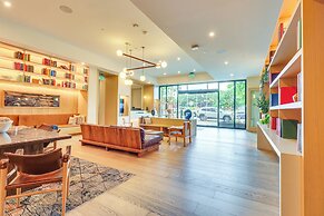 Luxury Austin Condo: Pool Access, Near Downtown!