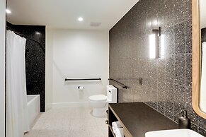 Luxury Austin Condo: Pool Access, Near Downtown!