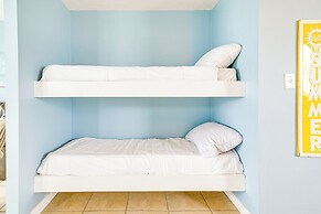 Shore & Pool Access: Resort Condo in Myrtle Beach!