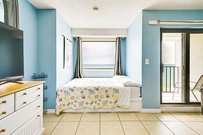 Shore & Pool Access: Resort Condo in Myrtle Beach!