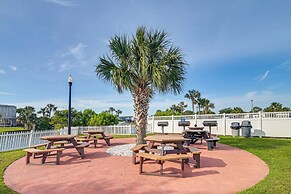 Shore & Pool Access: Resort Condo in Myrtle Beach!