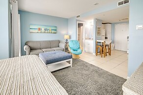 Oceanfront Resort Condo w/ Balcony in Myrtle Beach
