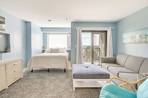 Oceanfront Resort Condo w/ Balcony in Myrtle Beach