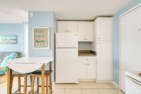 Oceanfront Resort Condo w/ Balcony in Myrtle Beach