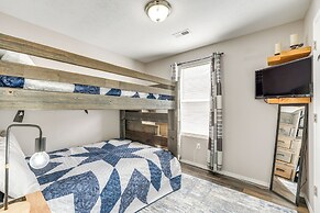 Branson Condo w/ Mountain-view Deck, Pool Access