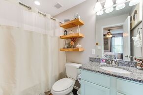 Branson Condo w/ Mountain-view Deck, Pool Access