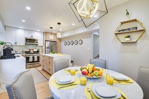 Stylish Chicago Retreat: Walk to Loyola University