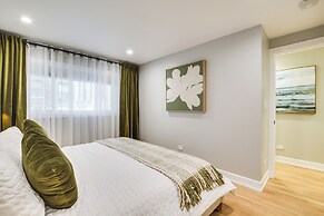 Stylish Chicago Retreat: Walk to Loyola University