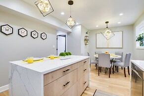 Stylish Chicago Retreat: Walk to Loyola University