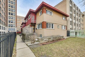 Stylish Chicago Retreat: Walk to Loyola University