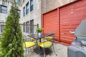 Stylish Chicago Retreat: Walk to Loyola University