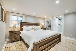 Stylish Chicago Retreat: Walk to Loyola University