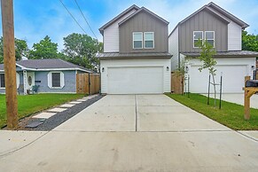 Pet-friendly Houston Home w/ Patio: 6 Mi to Dtwn!