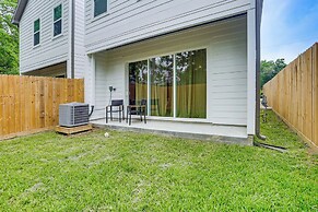 Pet-friendly Houston Home w/ Patio: 6 Mi to Dtwn!