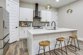 Pet-friendly Houston Home w/ Patio: 6 Mi to Dtwn!