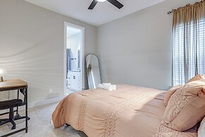 Pet-friendly Houston Home w/ Patio: 6 Mi to Dtwn!