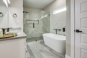 Pet-friendly Houston Home w/ Patio: 6 Mi to Dtwn!