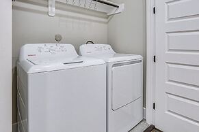 Pet-friendly Houston Home w/ Patio: 6 Mi to Dtwn!